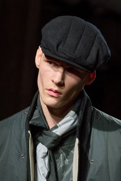 Look 32